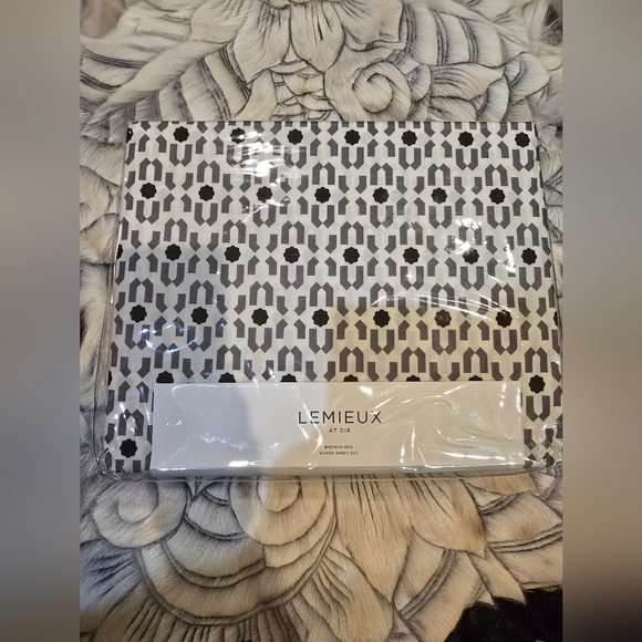 LeMieux Gray and White Patterned Sheet